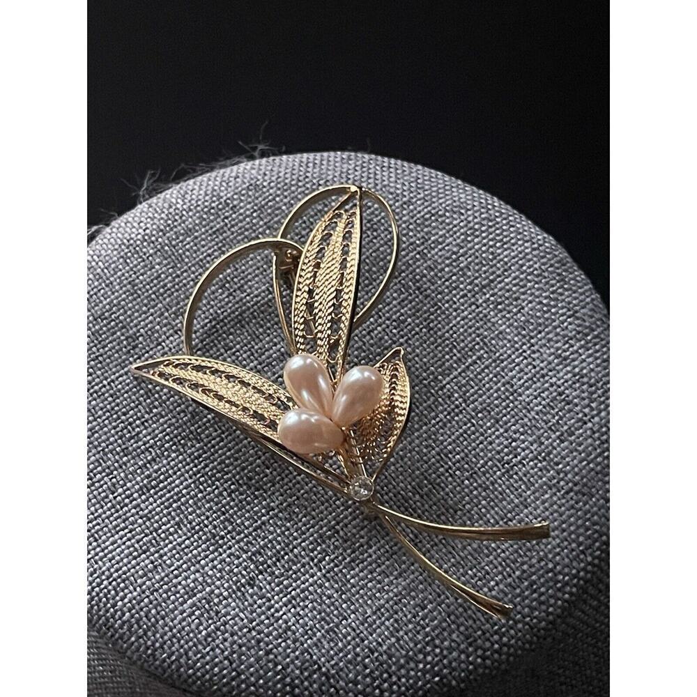 Vintage Faux Pearl Filigree Brooch Gold Tone Floral Art To Wear Retro Cocktail